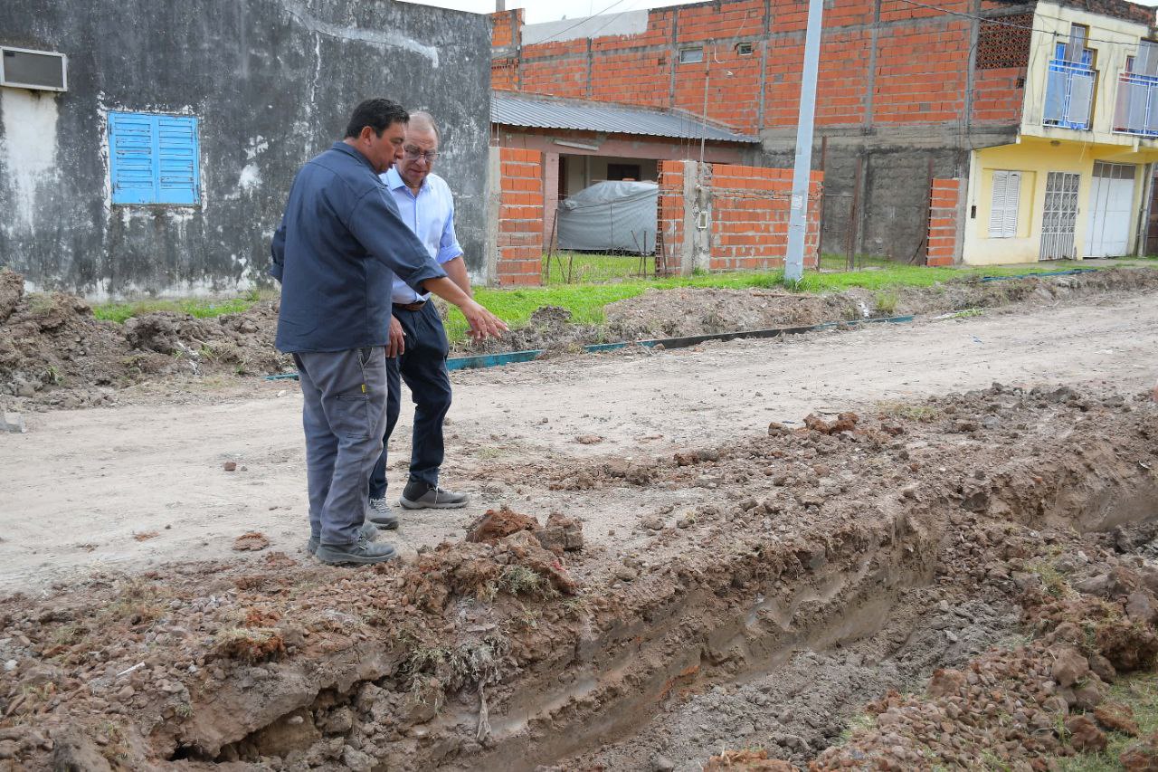Tassano supervisó avance de obras de cordón cuneta y cloaca en el ...