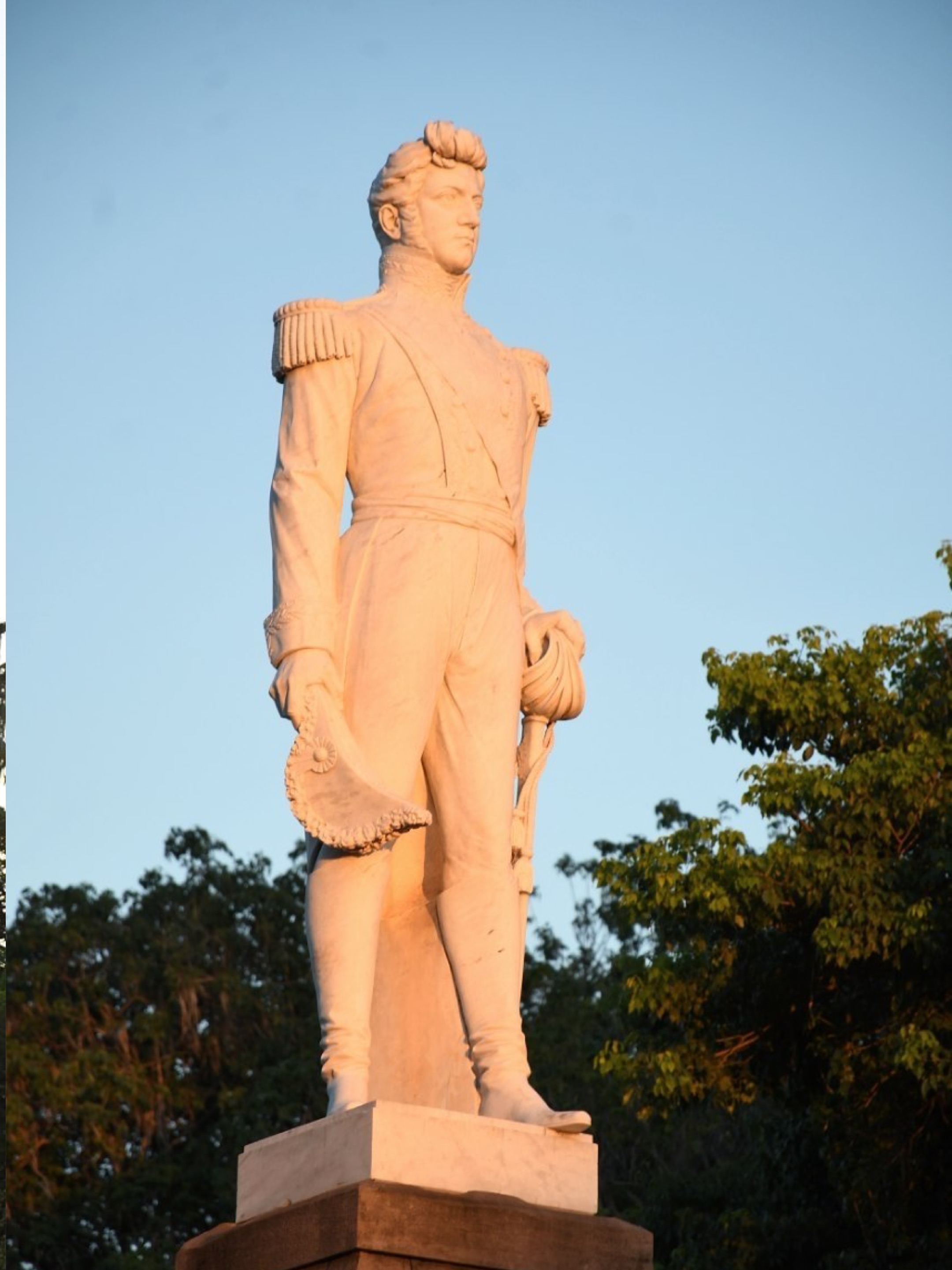 Monumento Carlos María de Alvear