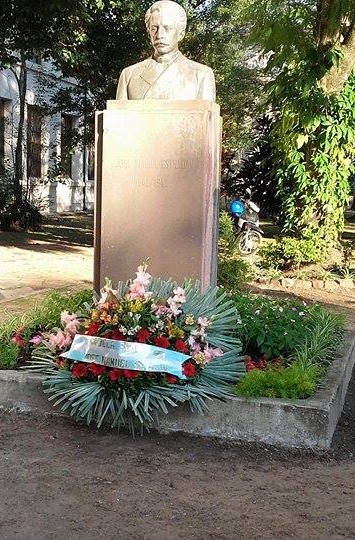 Busto a José Manuel Estrada