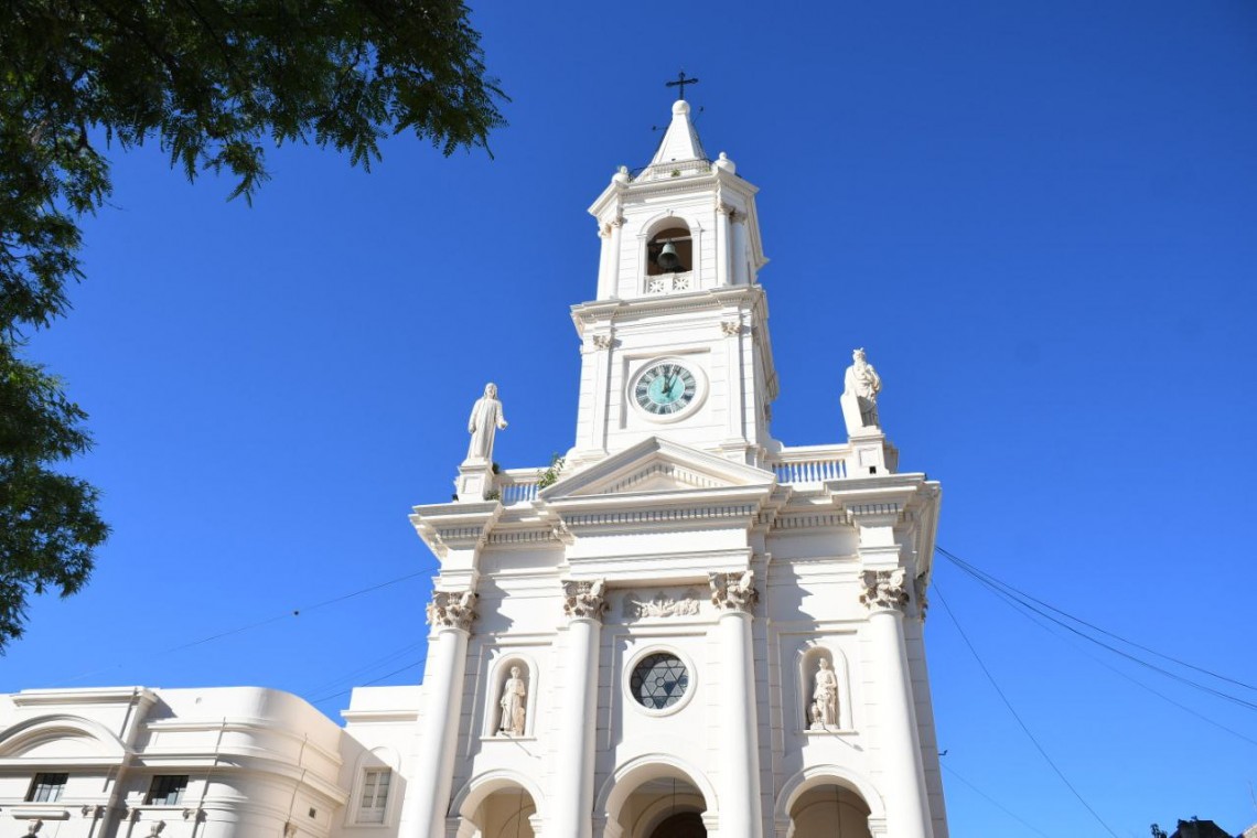 Vecinos y turistas disfrutaron del tradicional recorrido por las siete iglesias | Municipalidad de Corrientes Vecinos y turistas disfrutaron del tradicional recorrido por las siete iglesias | Municipalidad de Corrientes