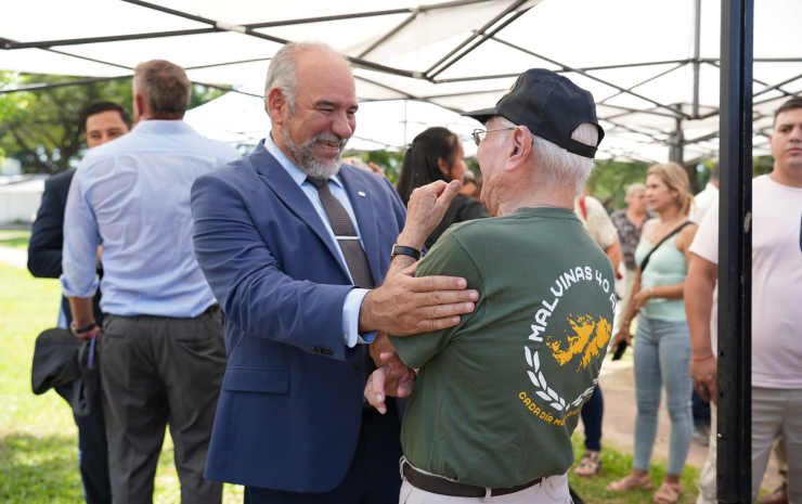  El intendente Polich encabezó el acto homenaje a los veteranos y caídos en Malvinas