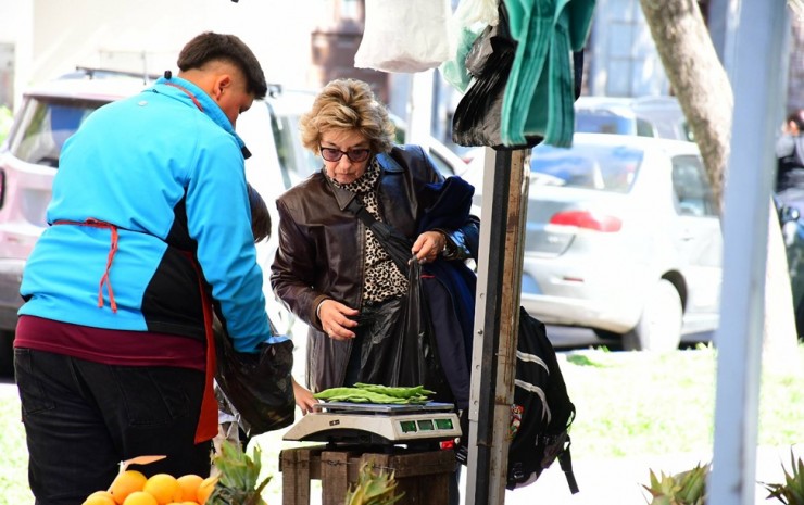 Las Ferias de la Ciudad inician un nuevo recorrido semanal con frutas y verduras de estación 