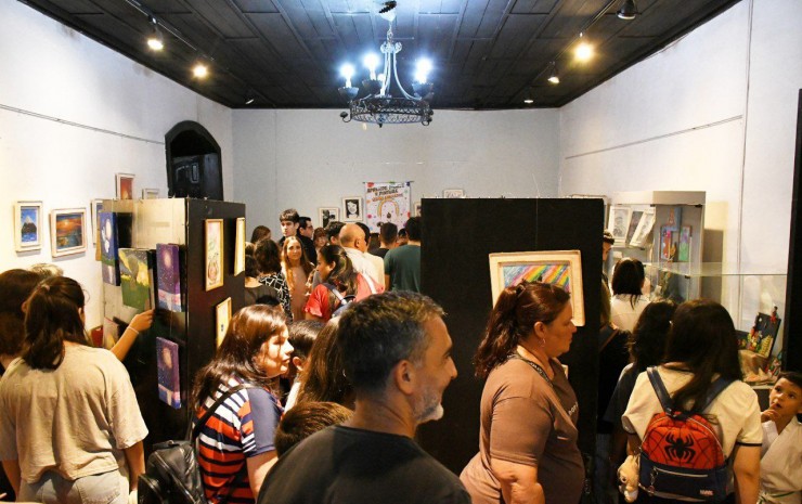 En Casa Molinas quedó habilitada la muestra colectiva “Momentos Mágicos 2025”