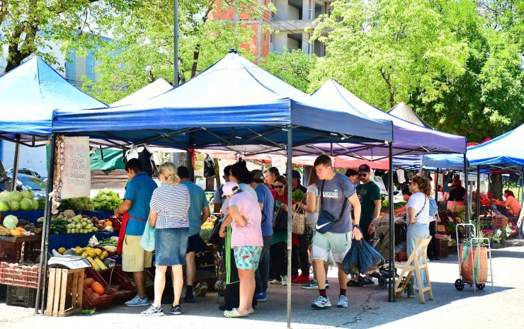 Las Ferias de la Ciudad acercan productos frescos y artesanales a distintos barrios