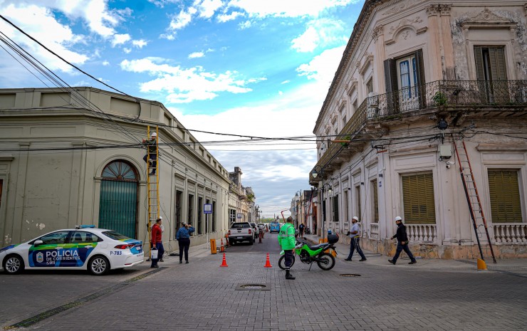 “Cielo Limpio” avanzó con otra cuadra en el despeje de cables en el casco histórico