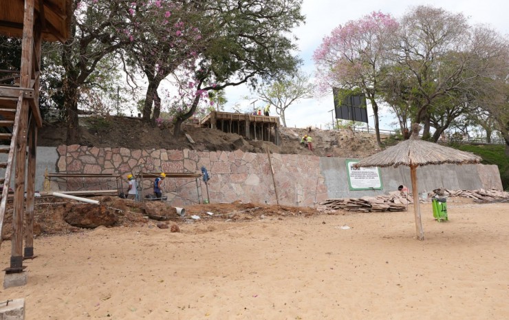 Tras la reconstrucción de la defensa costera, el Municipio avanza con nuevas obras en la playa Malvinas II