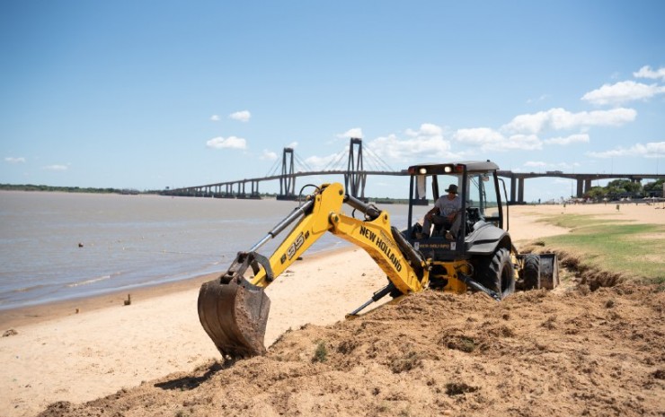 A buen ritmo, avanzan las obras para mejorar los servicios en las playas públicas