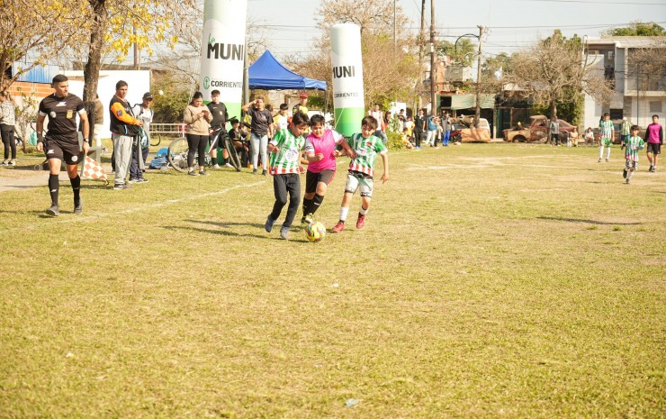 El Mundialito Sub-13 define a los últimos finalistas en el barrio San Antonio Oeste