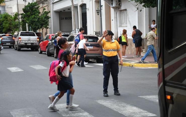 Con más agentes y cobertura ampliada, la Municipalidad vuelve a desplegar "Entornos Escolares"