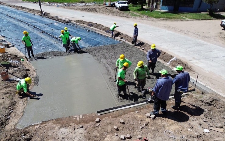 Nueva traza de vinculación directa con Ruta 12: la pavimentación de avenida Cuba entra en su etapa final