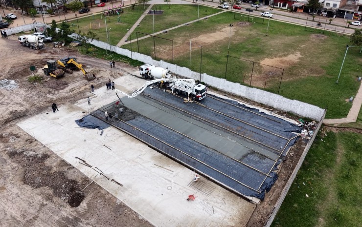 Polich constató el avance de obras en el centro de Transferencia de Residuos del barrio Pirayuí