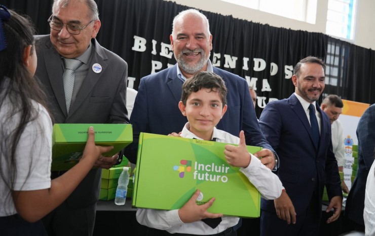 Polich acompañó al gobernador en la inauguración del nuevo edificio de la Escuela Hogar