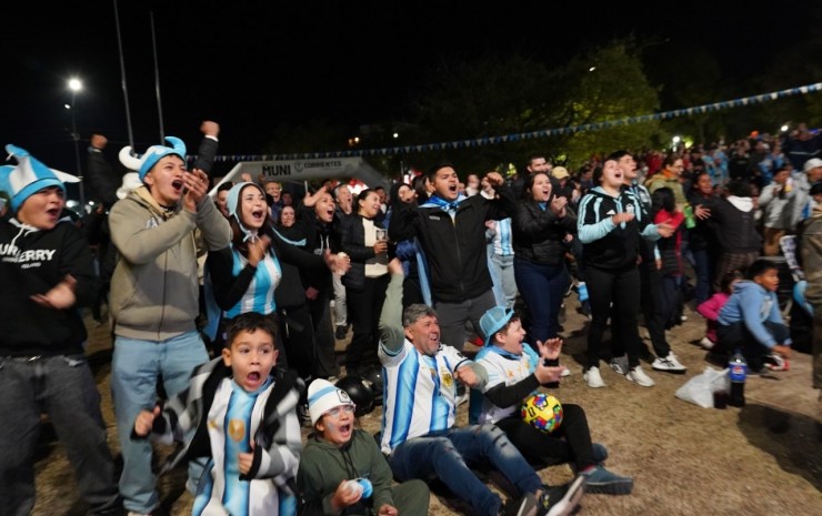 Con enorme fervor se alentó a la Selección en el Fan Fest de la Municipalidad