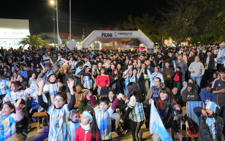 El pase a la semifinal se vivió con emoción en otro multitudinario Fan Fest de La Muni