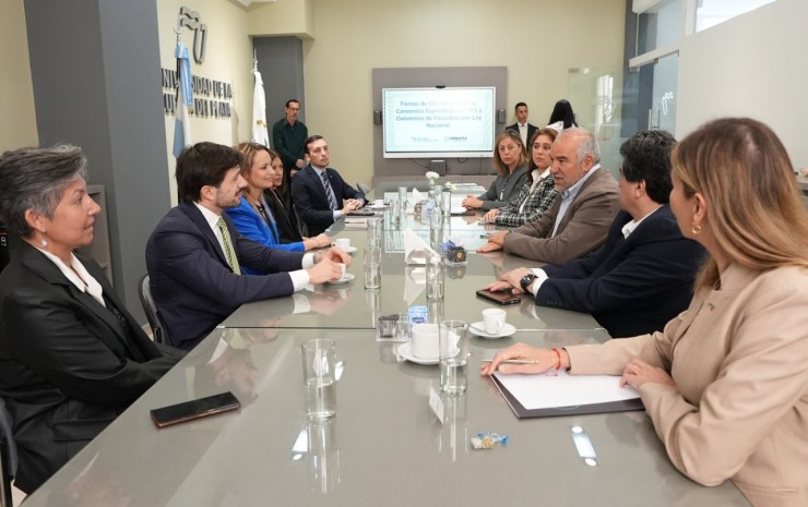 El Municipio firmó un convenio con la Universidad de la Cuenca del Plata para pasantías y prácticas profesionales