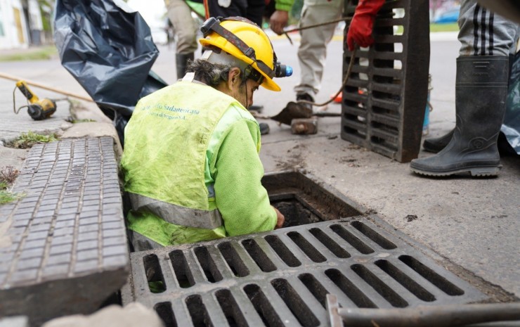 El Municipio amplía la limpieza de sumideros para mejorar el drenaje en avenidas y calles de la ciudad