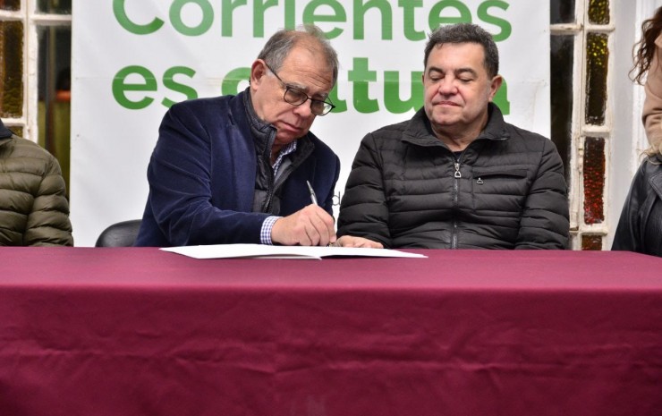 Unidos por el carnaval: la ciudad de Corrientes y Encarnación firmaron un convenio de cooperación 
